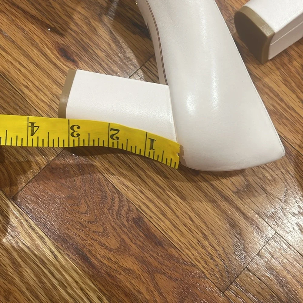 Stuart Weitzman - Picture 6 of 6
